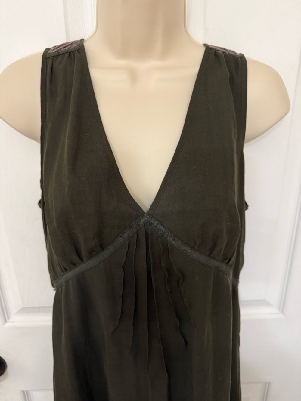 Banana Republic Olive Chiffon Midi Dress Ruffle Hem V-Neck Size 10 - Picture 4 of 11